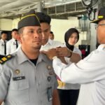 Apresiasi Kinerja, Kalapas Labuhan Ruku Sematkan Tanda Kenaikan Pangkat untuk Dua Orang Pegawai