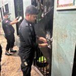 Petugas Lapas Labuhan Ruku Gelar Razia Blok Safir, Pastikan Lingkungan Aman dan Bebas dari Barang Terlarang