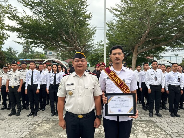 Pegawai Berprestasi Diganjar Apresiasi, Kalapas Labuhan Ruku Tekankan Profesionalisme