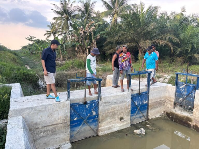 “Lapor Pak Presiden! Irigasi Rp515 Juta di Sei Mataram Diduga Retak Sebelum PHO, DPRD Minta Kadis Pertanian Dicopot”   