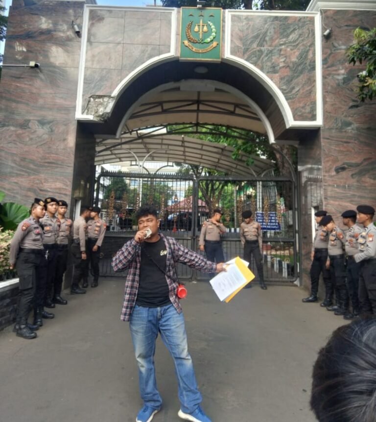 Proyek Smartboard Rp49,9 Miliar di Langkat Disorot – Ariswan Desak Jamwas Kejagung Bongkar Aktor Utama