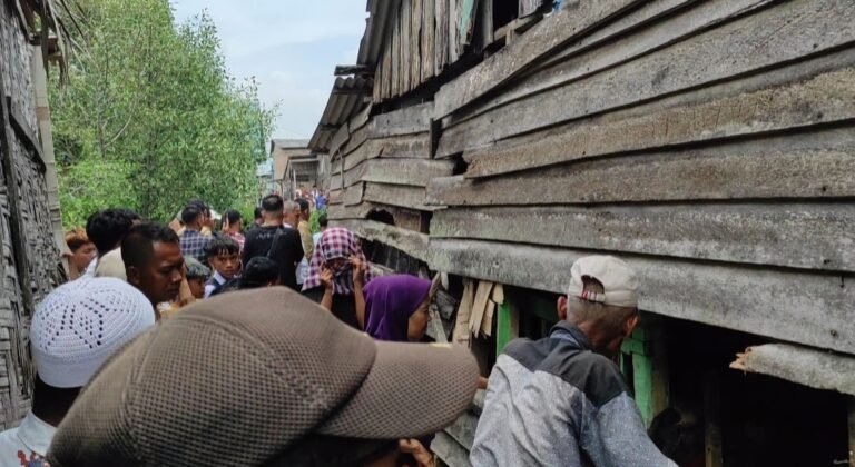 Warga Desa Bogak Geram, Gubuk Diduga Sarang Narkoba Dihancurkan – Polisi dan Kades Turun Tangan