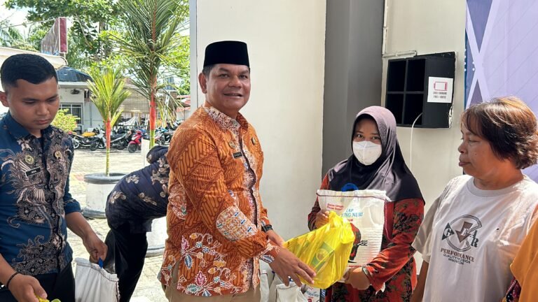 WUJUD KEPEDULIAN SOSIAL, LAPAS LABUHAN RUKU SALURKAN BANTUAN KEPADA MASYARAKAT DALAM RANGKA HBP KE-62