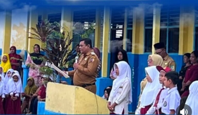 Kepala Desa Bogak Pimpin Upacara Hari Pertama Sekolah, Wujud Sinergi Pemdes dan Dunia Pendidikan